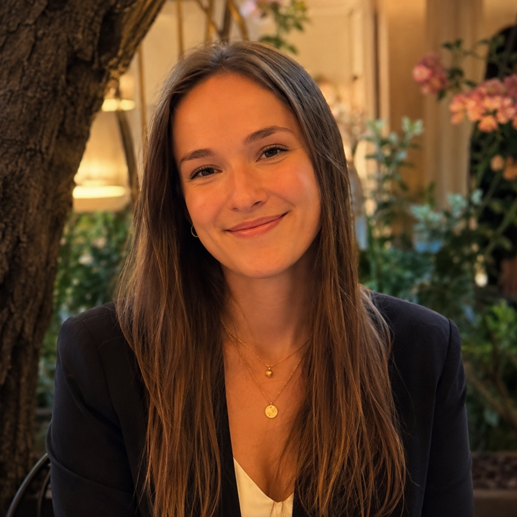 Justine, créatrice de Souly et de ses affiches personnalisées
